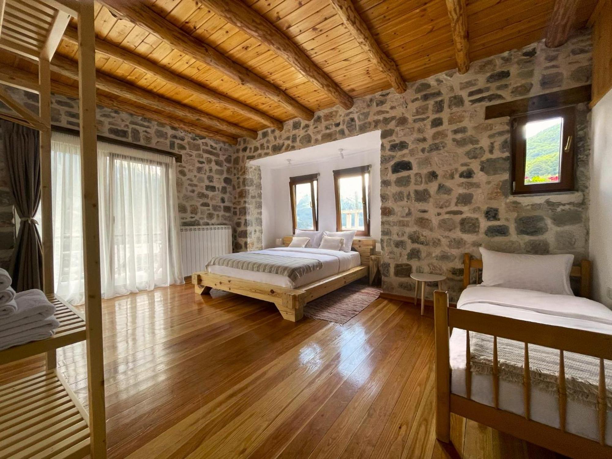 Valter & Drita'S Guesthouse Theth Esterno foto