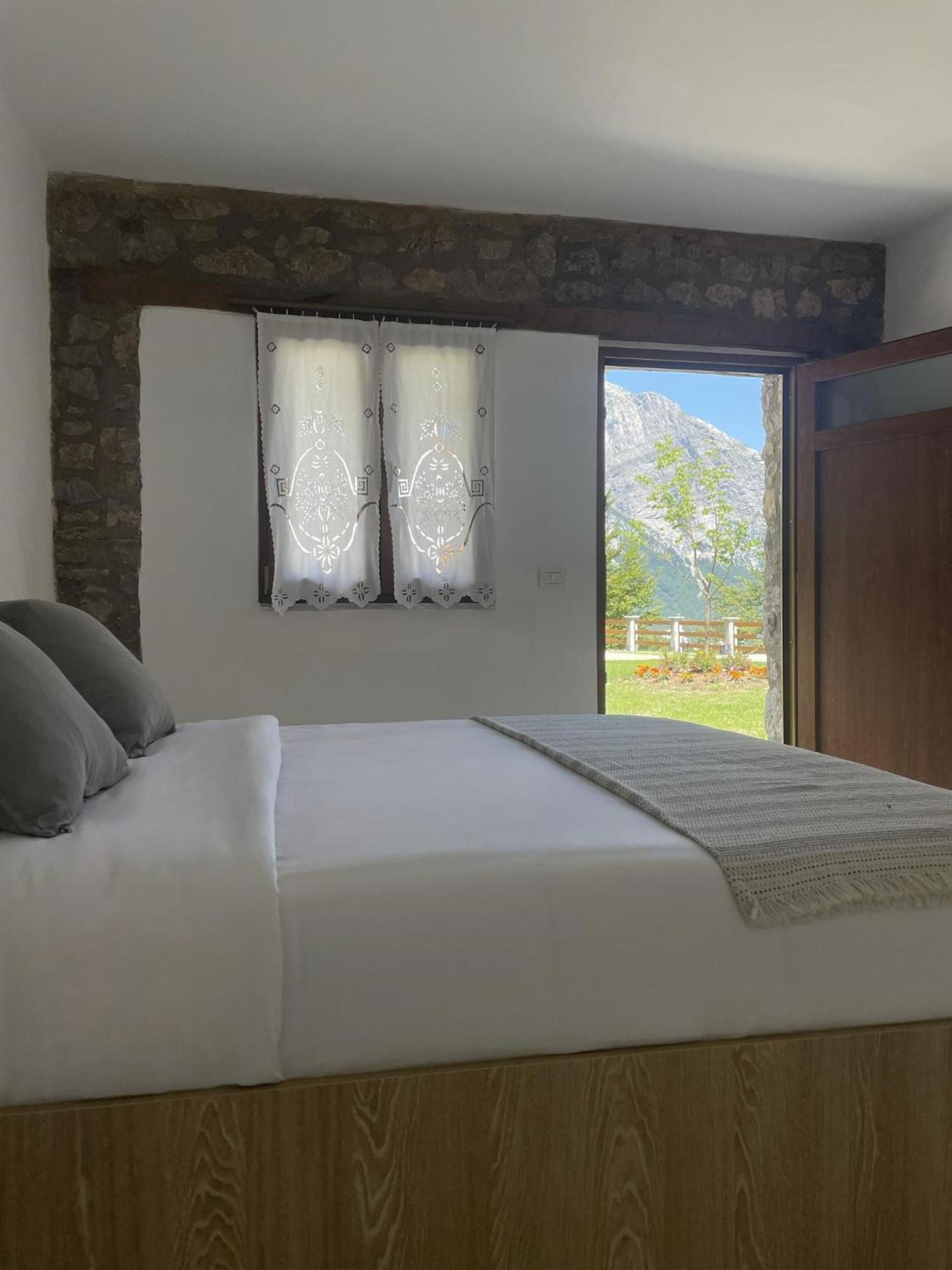 Valter & Drita'S Guesthouse Theth Esterno foto